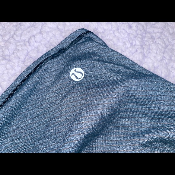 Lululemon Top With Built in Sports Bra. - Picture 6 of 6